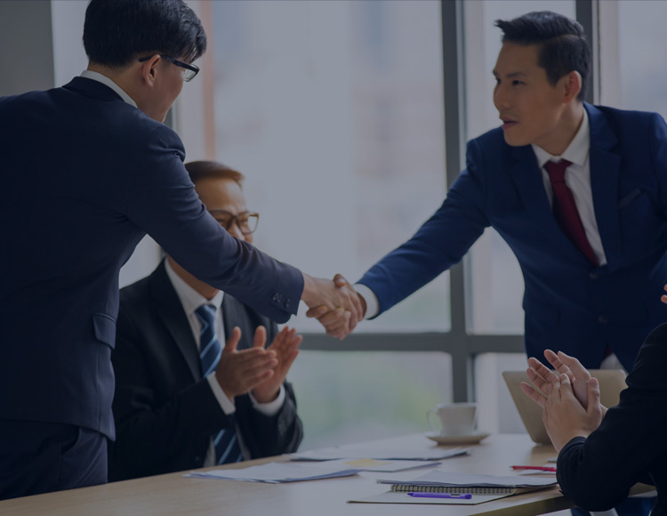 我们襟怀鸿鹄之志
但愿以盛开融合的心态，和你一路预感将来！